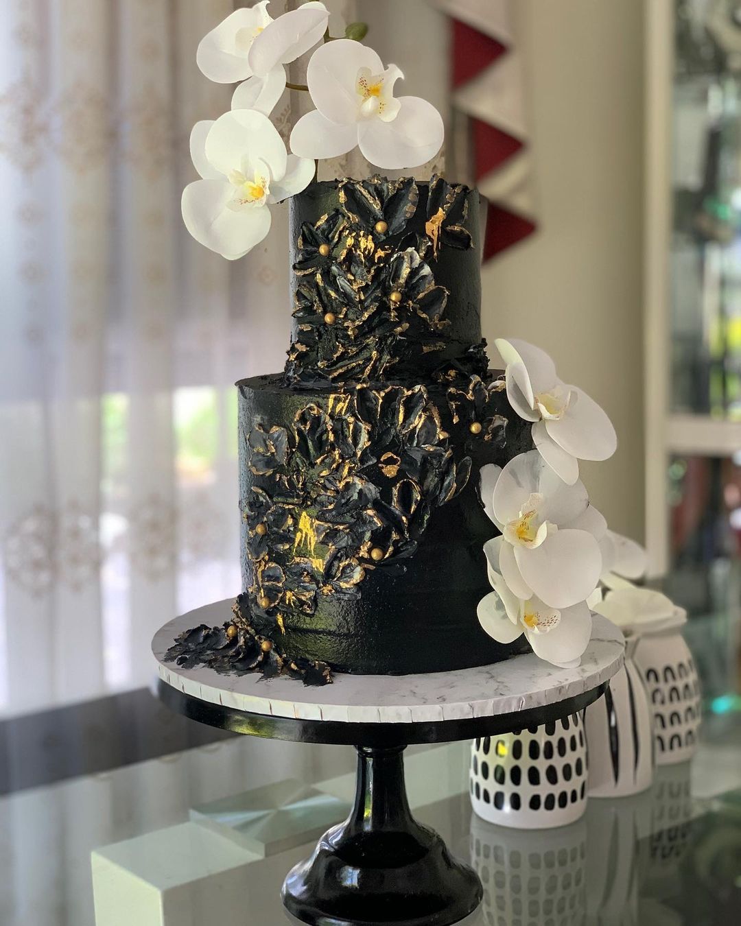 wedding cakes and engagement cakes